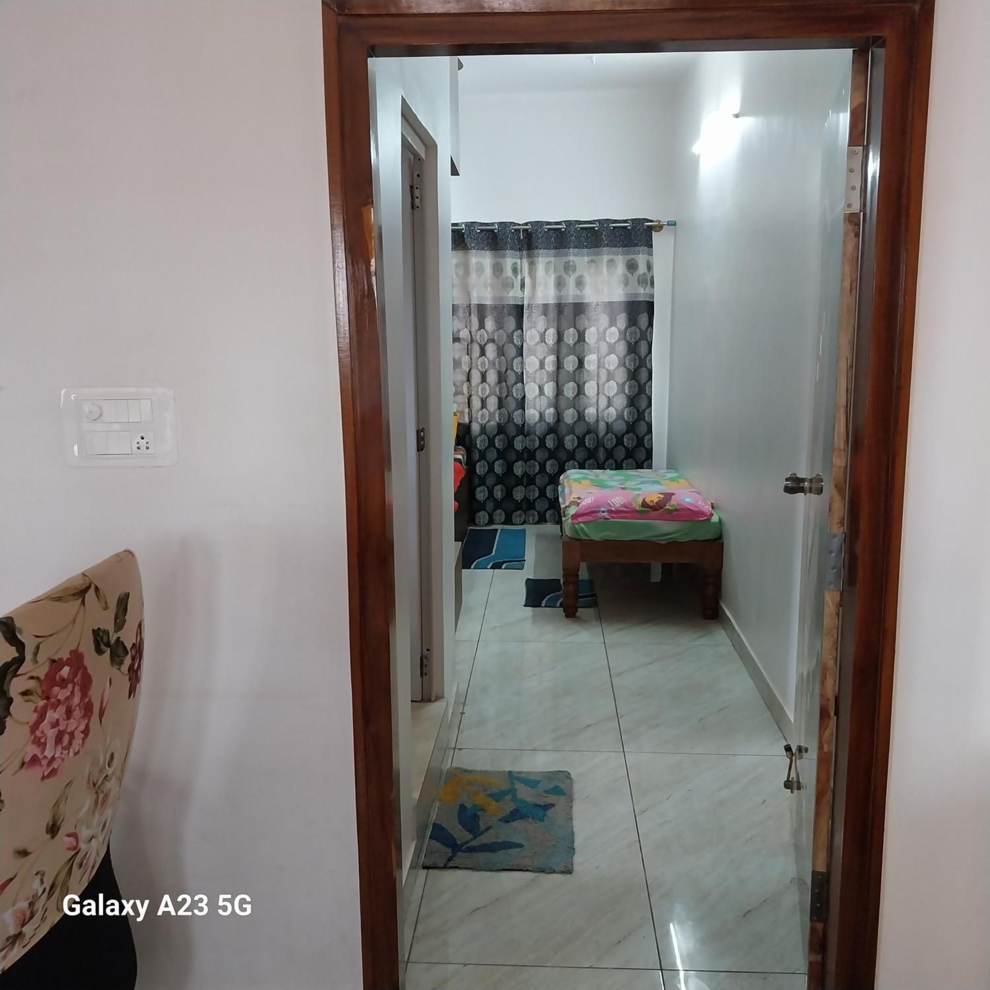 King Sized Bedroom & Kitchen for Decent Couples & Families Mysore Exterior foto